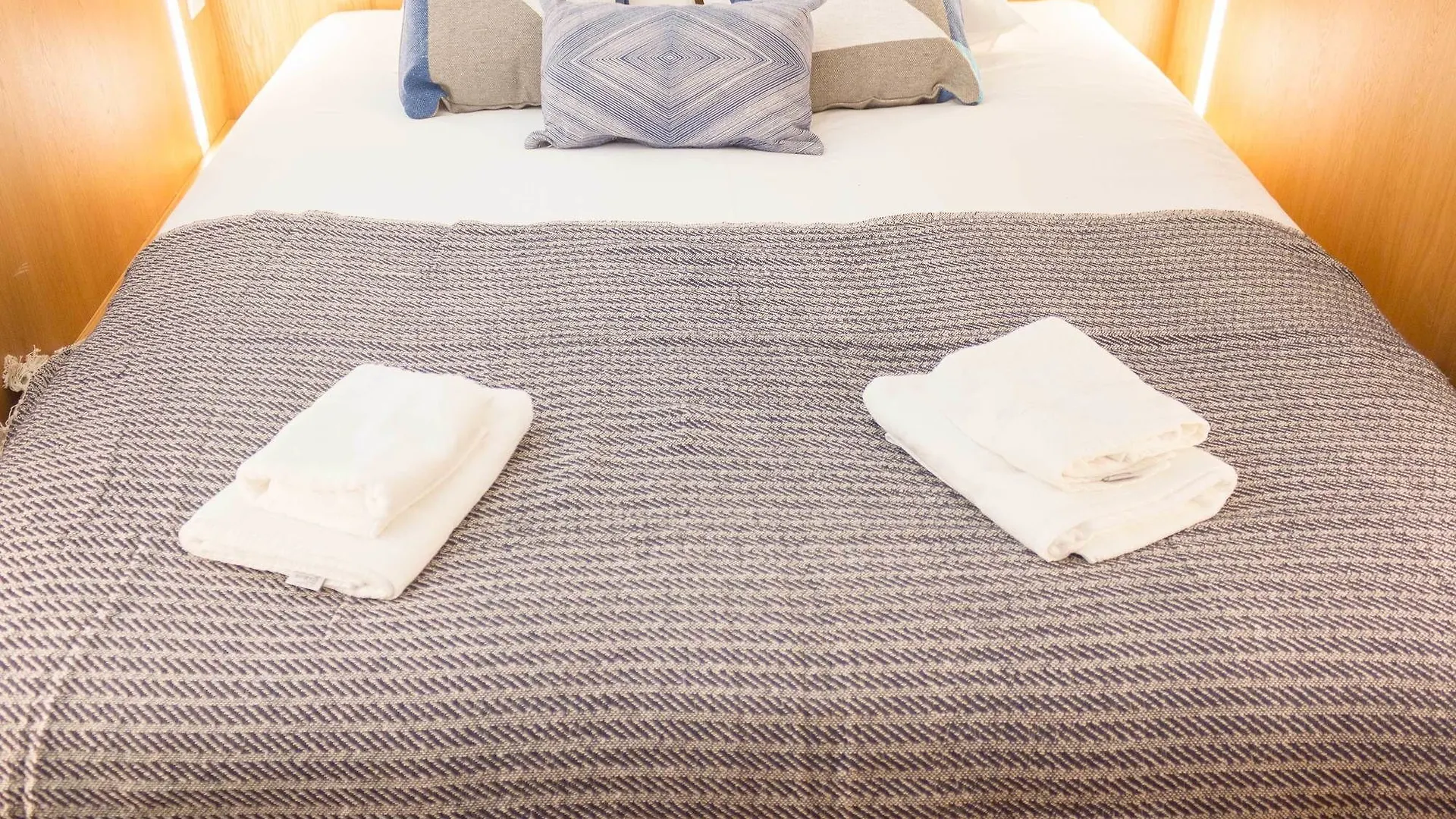 Alfama Blue By Lu Holidays contacts